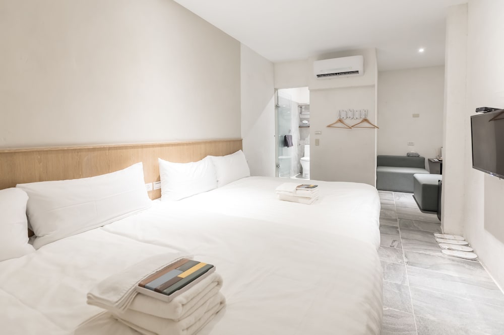 Standard Quadruple Room - Photo 8