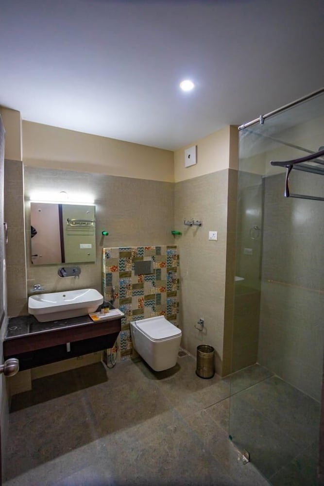 Deluxe Room - Photo 5
