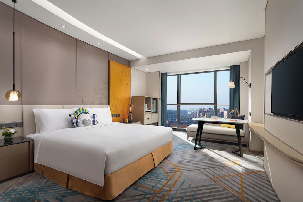 Standard Room, 1 King Bed, Club Lounge Access