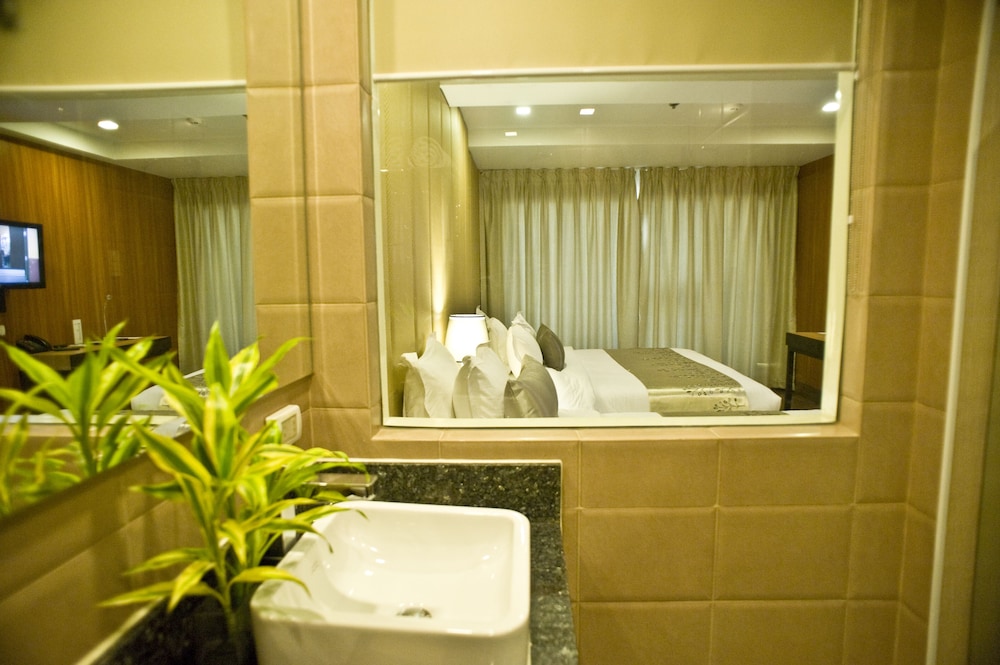 Deluxe Room - Photo 5