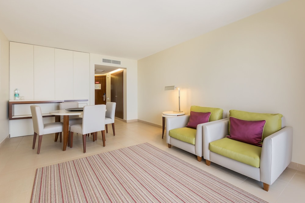 Suite, 1 Bedroom, Sea View - Photo 4