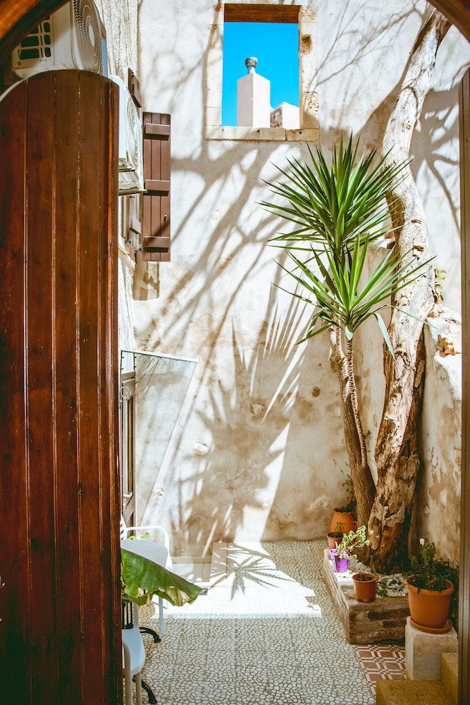 Double Room - Photo 28