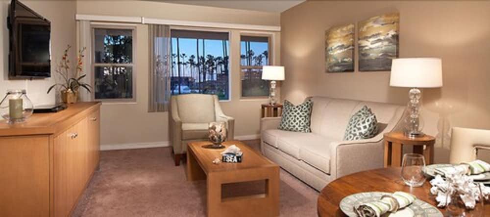 Deluxe Suite, 1 Queen Bed with Sofa bed