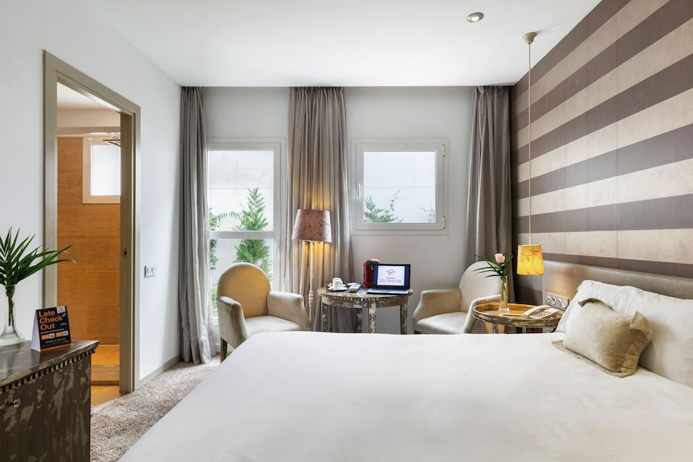 Superior Double Room Single Use - Photo 8