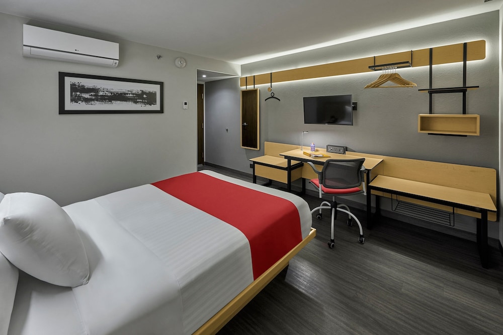 Room, 1 Queen Bed (View) - Photo 5