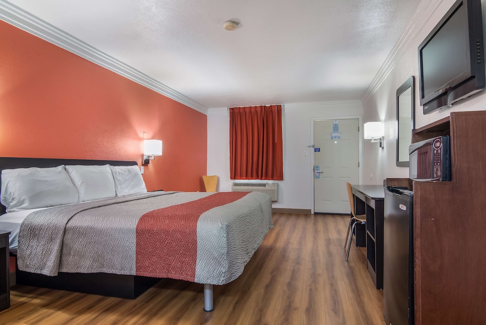 Deluxe Room, 1 King Bed, Accessible, Non Smoking photo 1