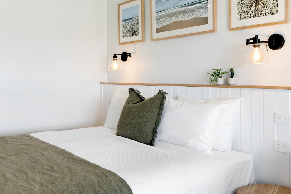 Waterfront Motel Room photo 3