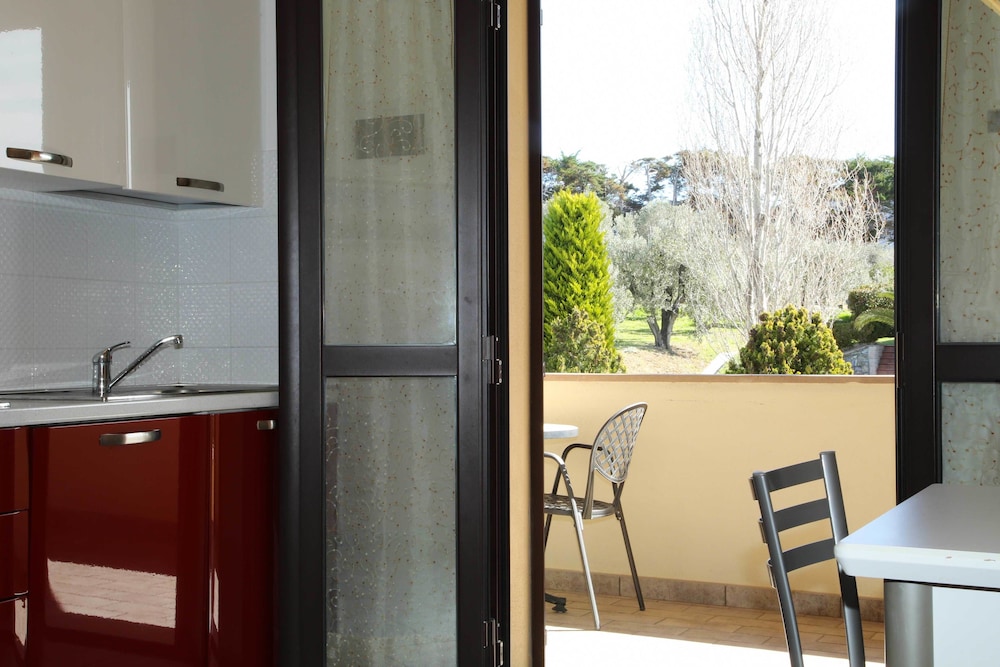 Classic Apartment, 1 Bedroom, Kitchen, Garden View photo 1