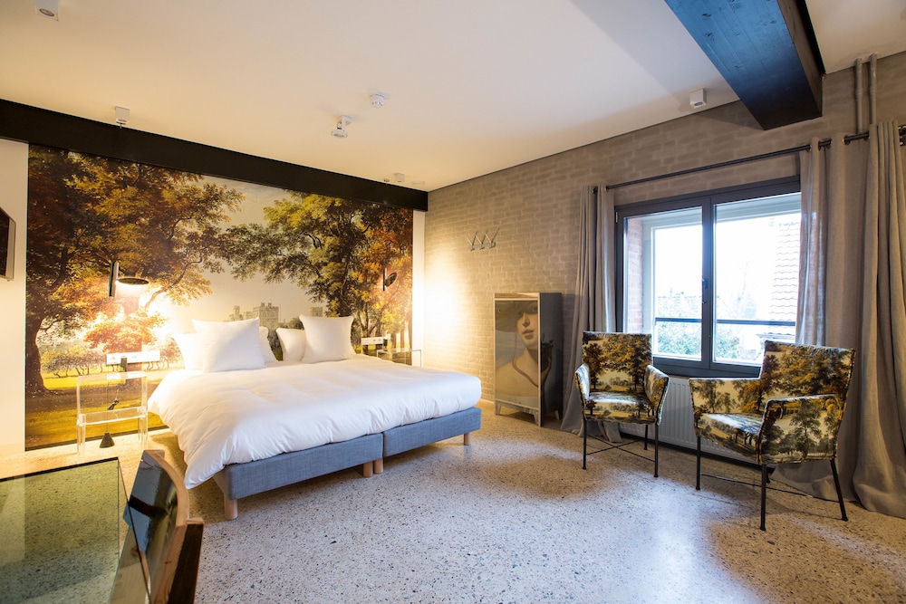 Design Double Room (Room 10)