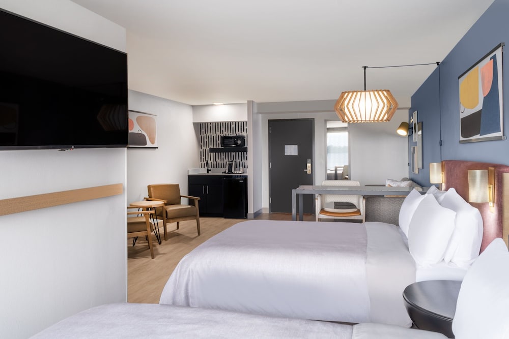 Suite, 2 Queen Beds (Extra Floor Space)