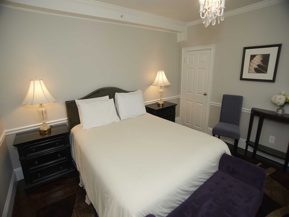 Standard Double Room, Ensuite (The Manor 116 Queen)