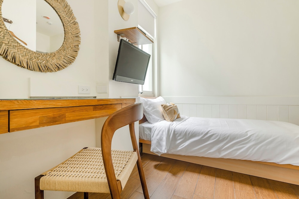 Small Single Room photo 2