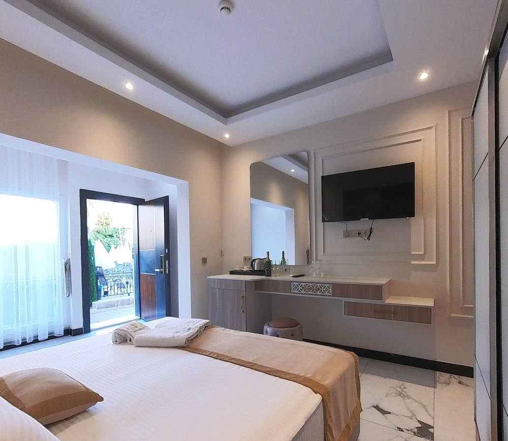 Family Suite Havuz Manzarali