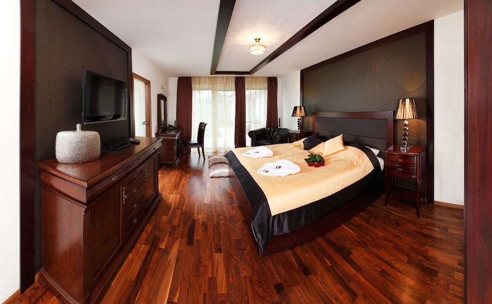 Deluxe Double Room, Pool Access, Pool View