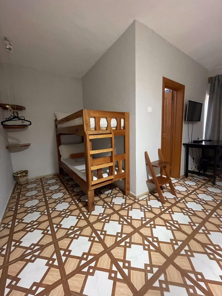 Family Room, Multiple Beds photo 2