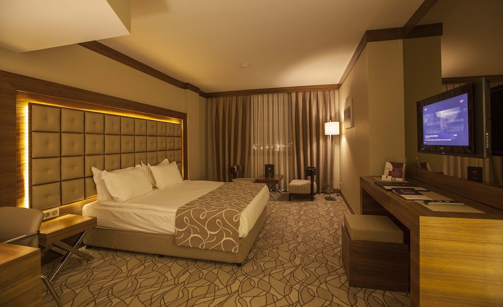 Grand Deluxe Twin Bed Room - Photo 1