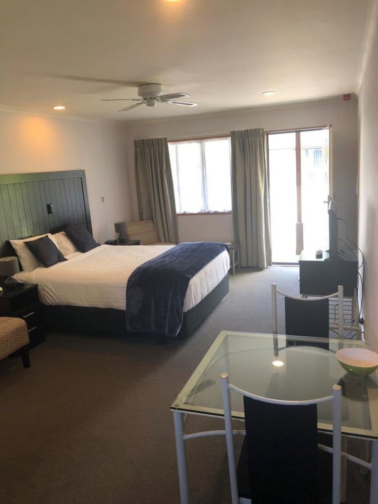 Studio, 1 Queen Bed, Kitchenette photo 1