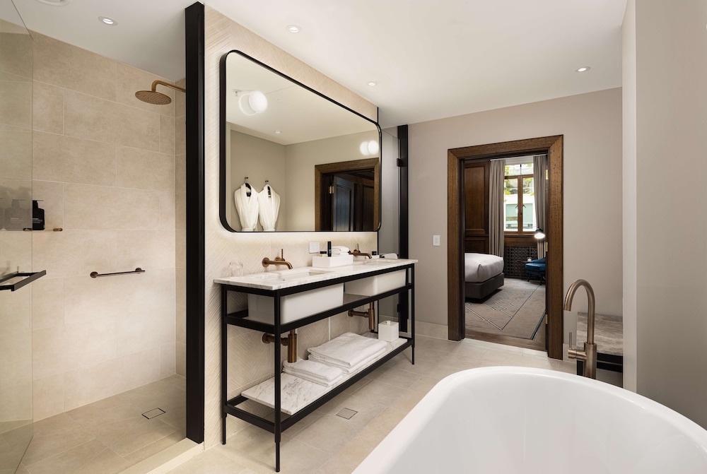 Suite, 1 King Bed (King Master Suite, Lounge Access)