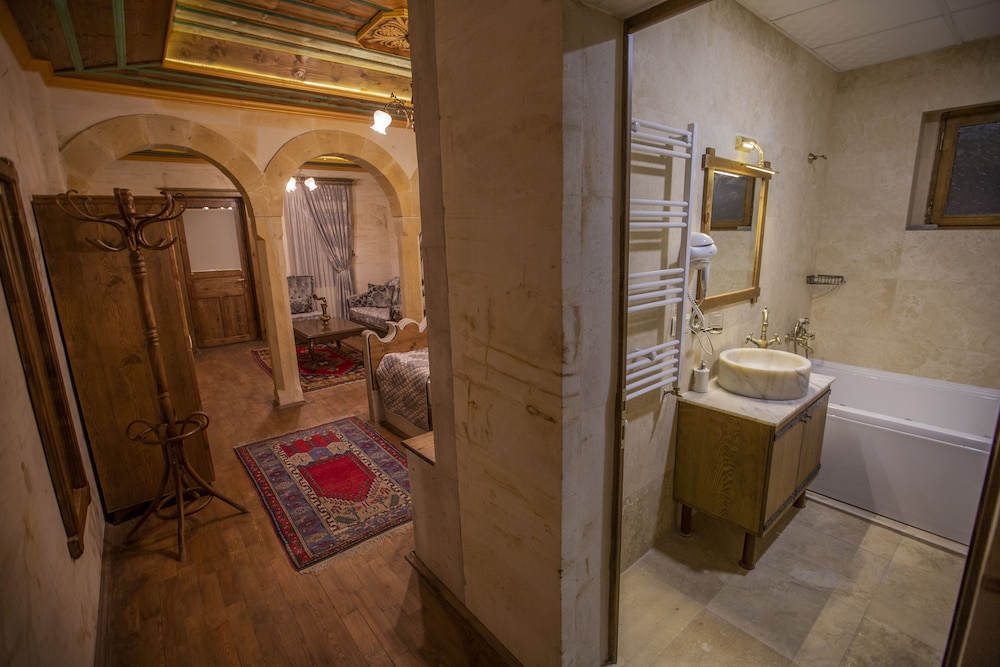 Comfort Room - Photo 3