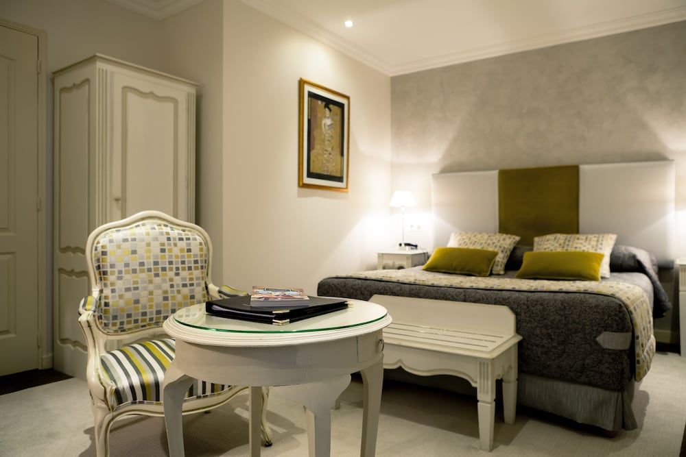 Superior Double or Twin Room - Photo 15
