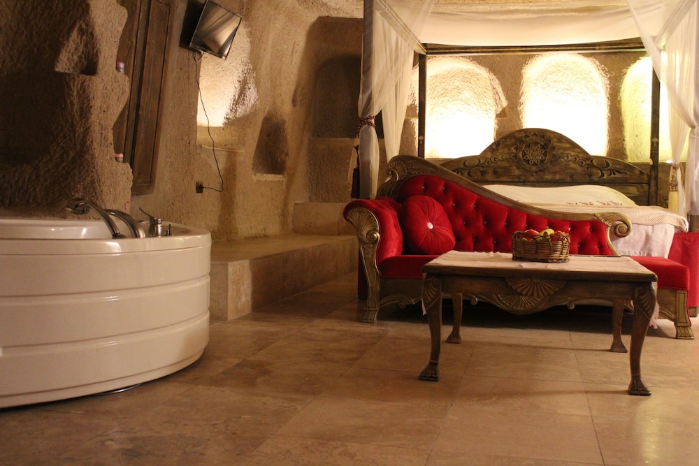 Honeymoon Suite, 1 King Bed, Jetted Tub, Mountainside photo 1