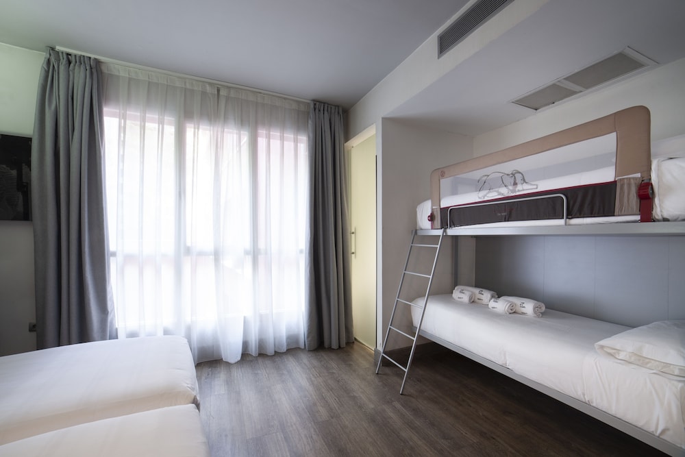 Quadruple Room - Photo 4