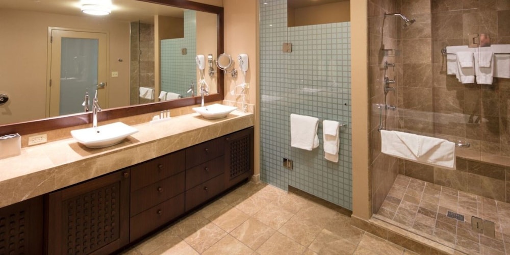 North Executive Suite, 1 King, Non-Smoking - Photo 4