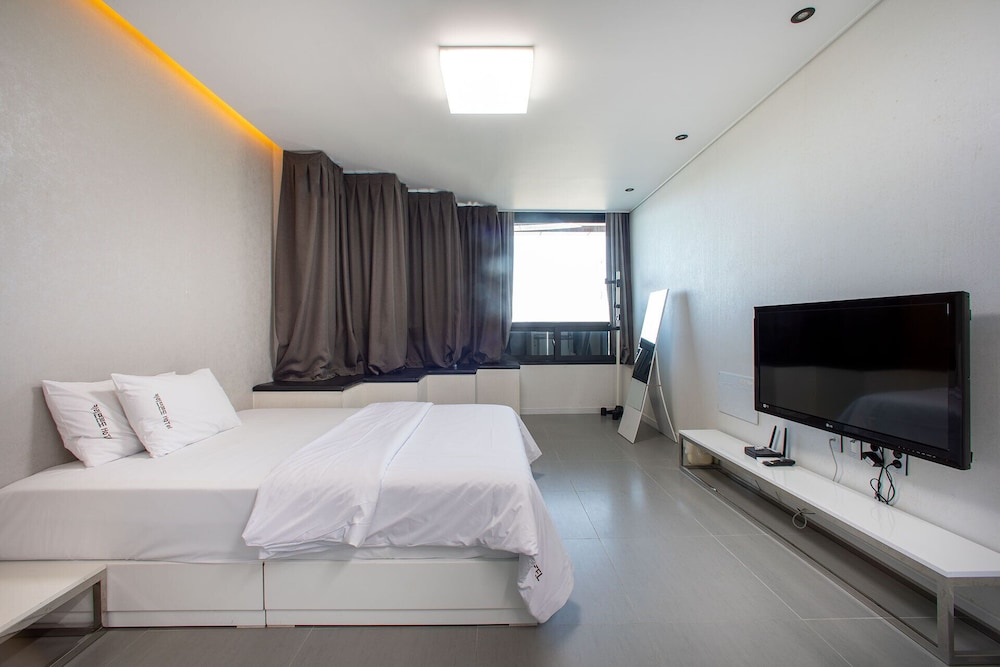 Couple Condo (Extra person fee 10000 KRW upon C/I) photo 1