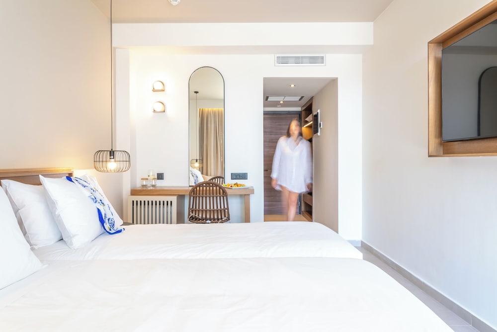 Executive Room with Sea View - Photo 2