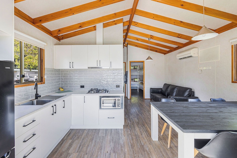 Deluxe Cabin - Sleeps 6 - Lifestyle photo 3