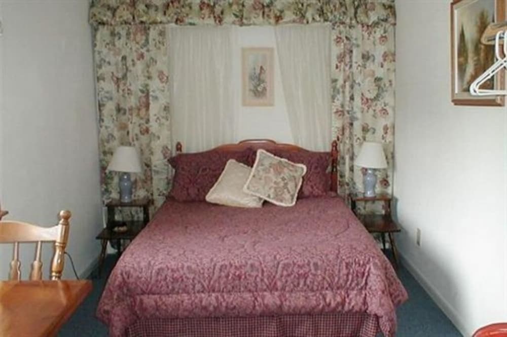 Standard Double Room, Ensuite (Queen w/Kitchenette) photo 1