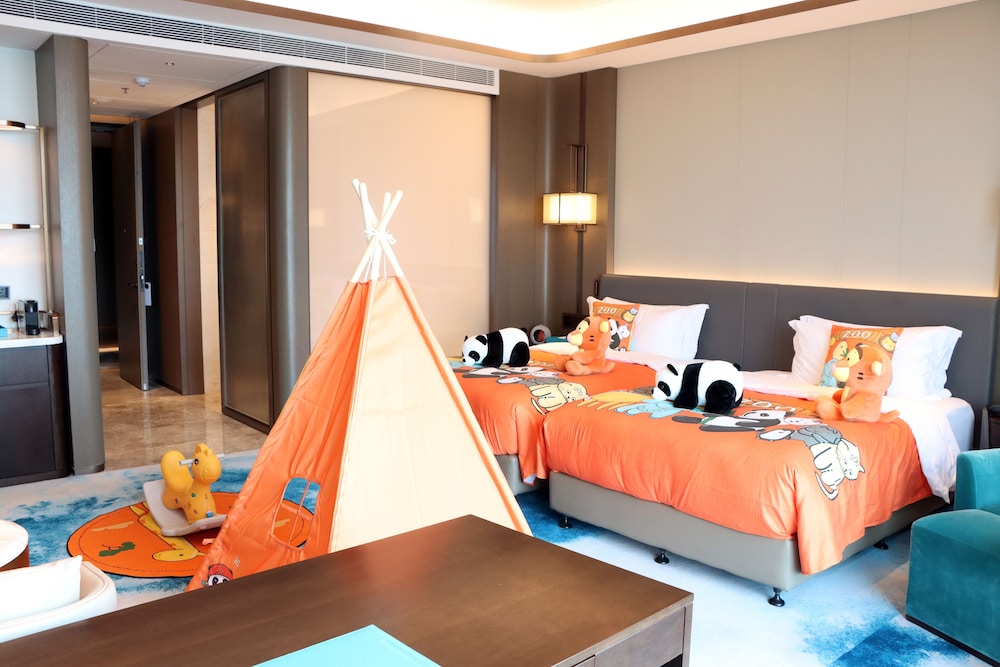 Family Room, 2 Twin Beds (Animal-Themed) - Photo 3