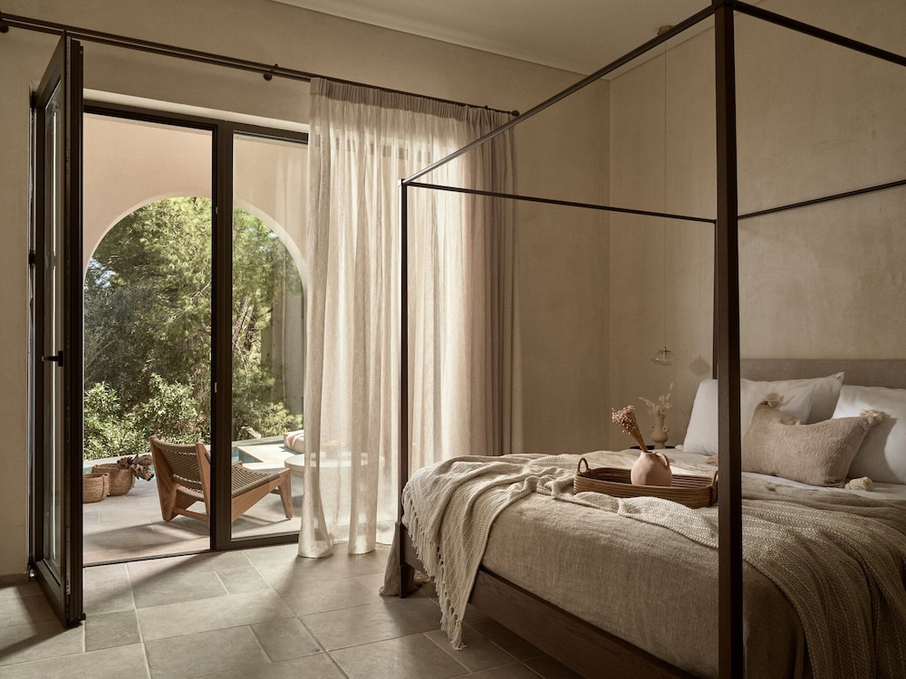 Junior Suite with Private Pool and Garden View - Photo 3