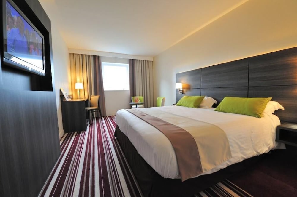 Standard Room, 1 King Bed - Photo 2