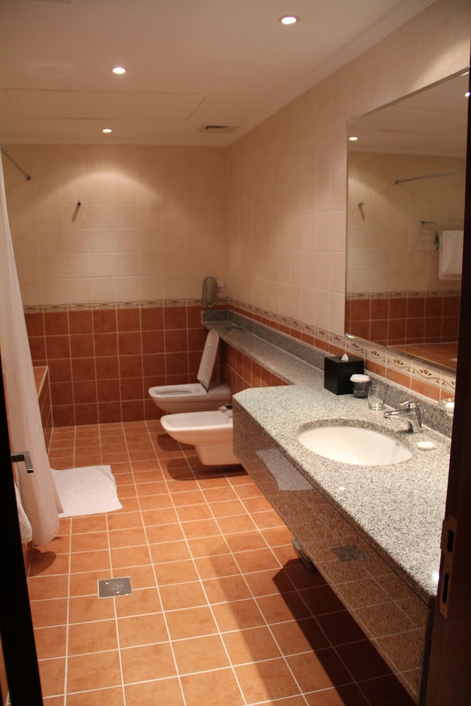 Deluxe Room, 1 King Bed, Non Smoking photo 3