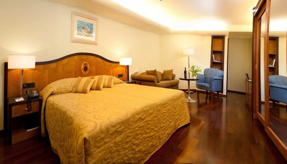 Double or Twin Room - Photo 4