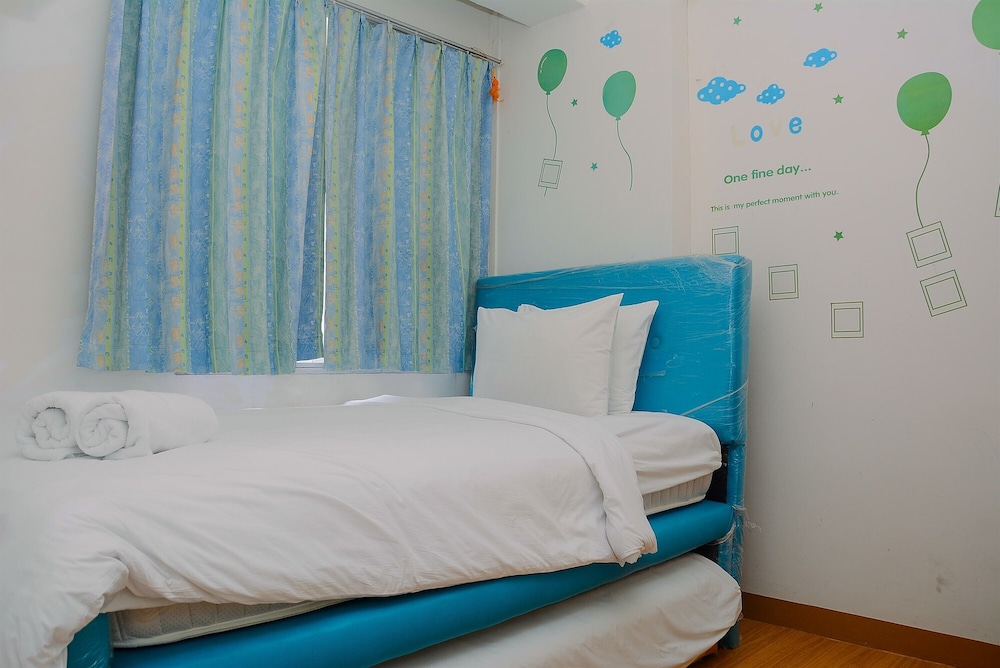 Room - Photo 16