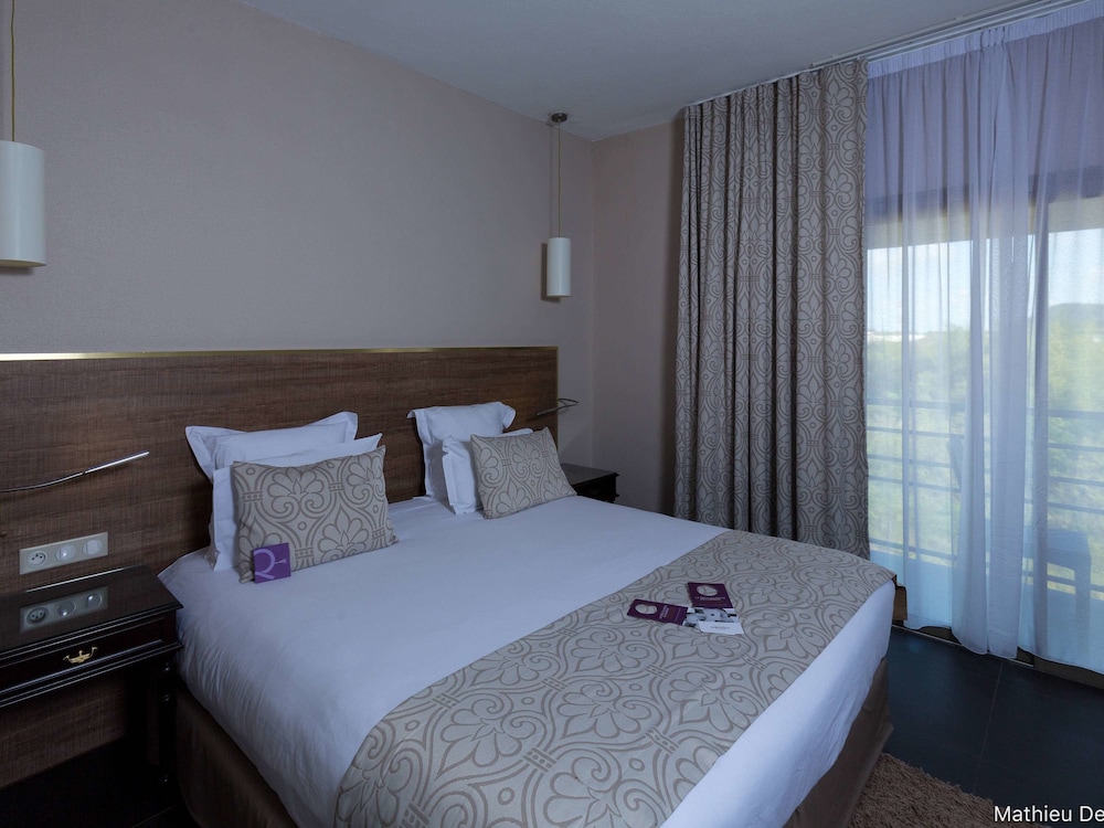 Suite, 1 Double Bed with Sofa bed photo 2