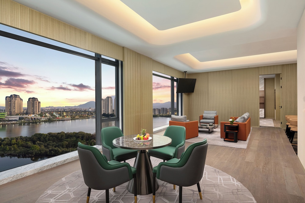 Suite, 1 Twin Bed (Ambassador) photo 2