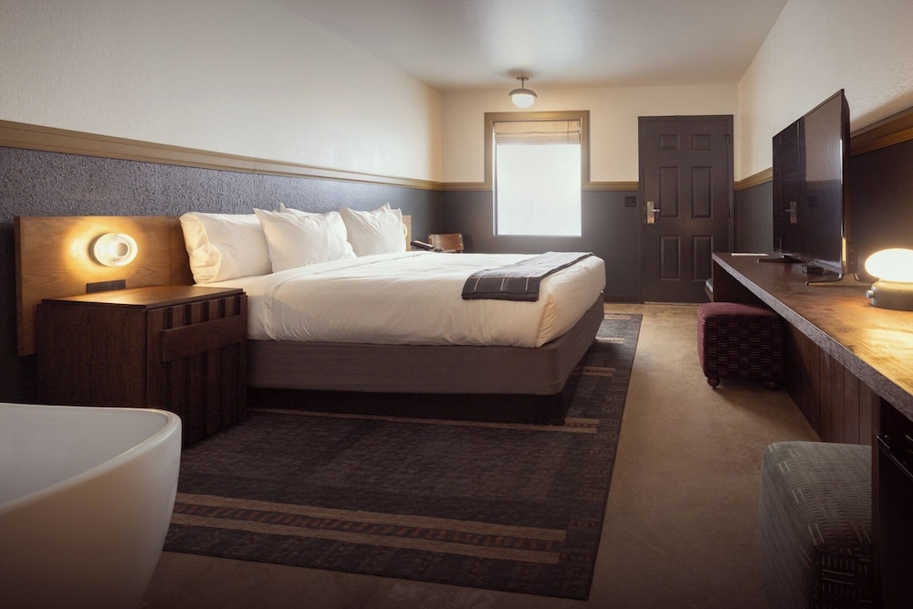 Suite, 1 King Bed (Spa)