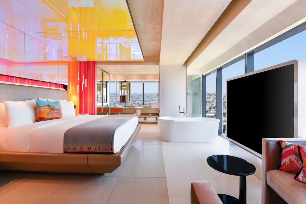 Wow Suite, Suite, 1 King Bed, Corner photo 1