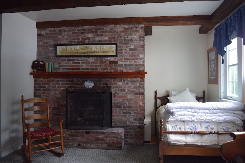 Library Room, Private Bathroom