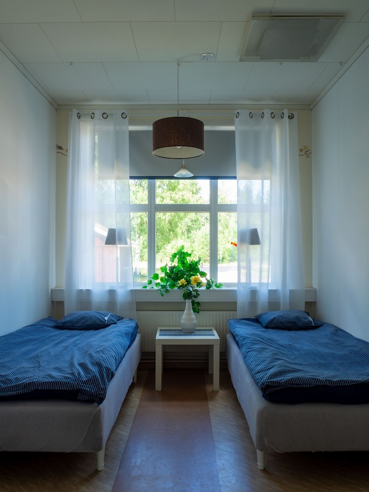 Basic Twin Room, Shared Bathroom photo 1