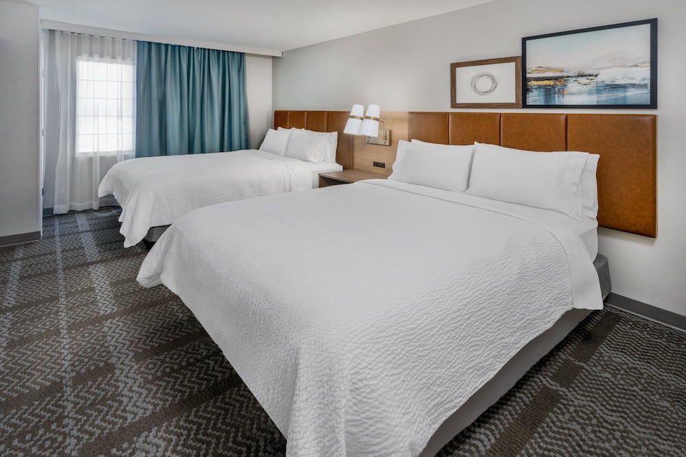 Suite, Multiple Beds, Kitchen - Photo 4