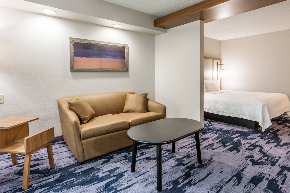 Suite, 1 King Bed with Sofa bed - Photo 4