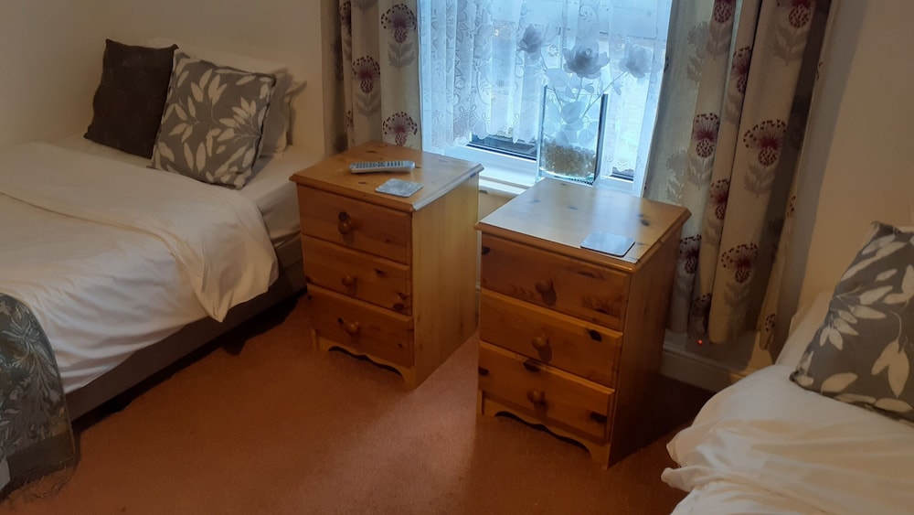 Standard Twin Room, Ensuite photo 2