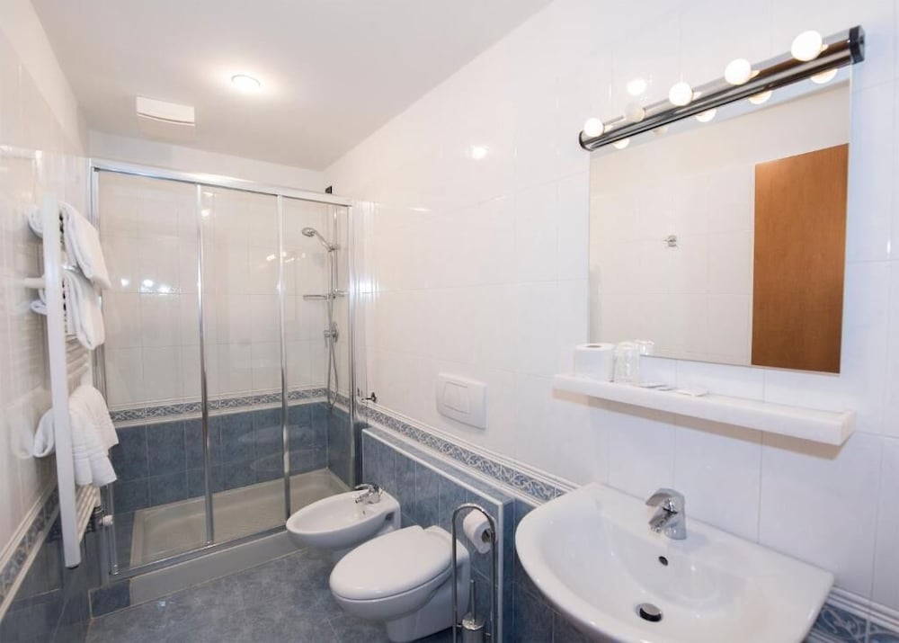 Superior Triple Room photo 2