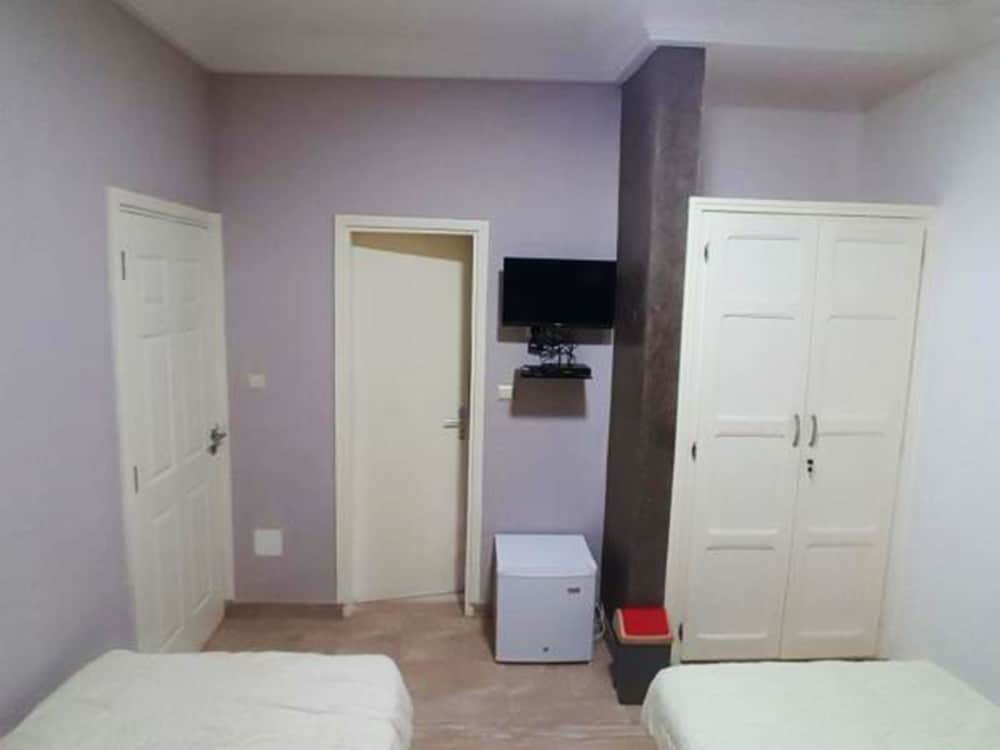 Twin Room - Photo 5