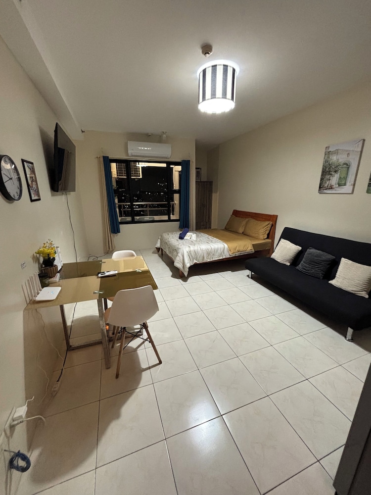 Deluxe Condo, City View