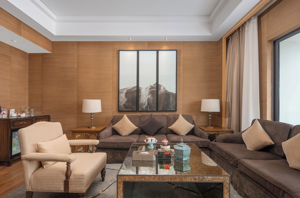 Luxury Suite photo 3